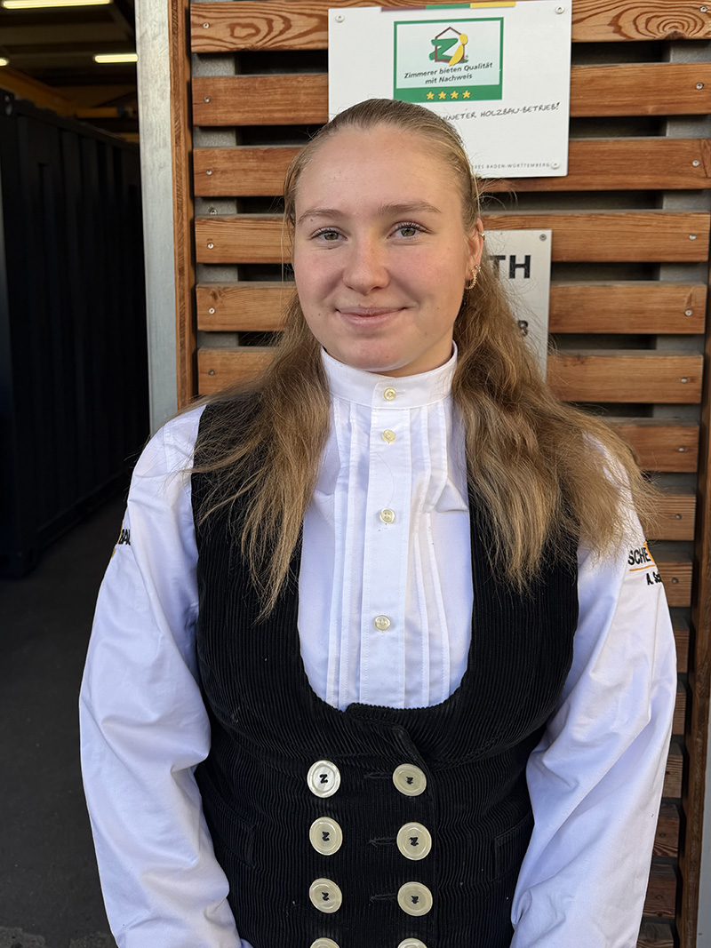 Amelie Schmidt, Auszubildende